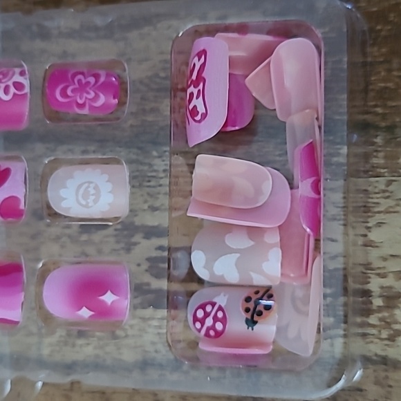 2/$16 Pink Floral Hearts Press On Nails - Picture 14 of 15
